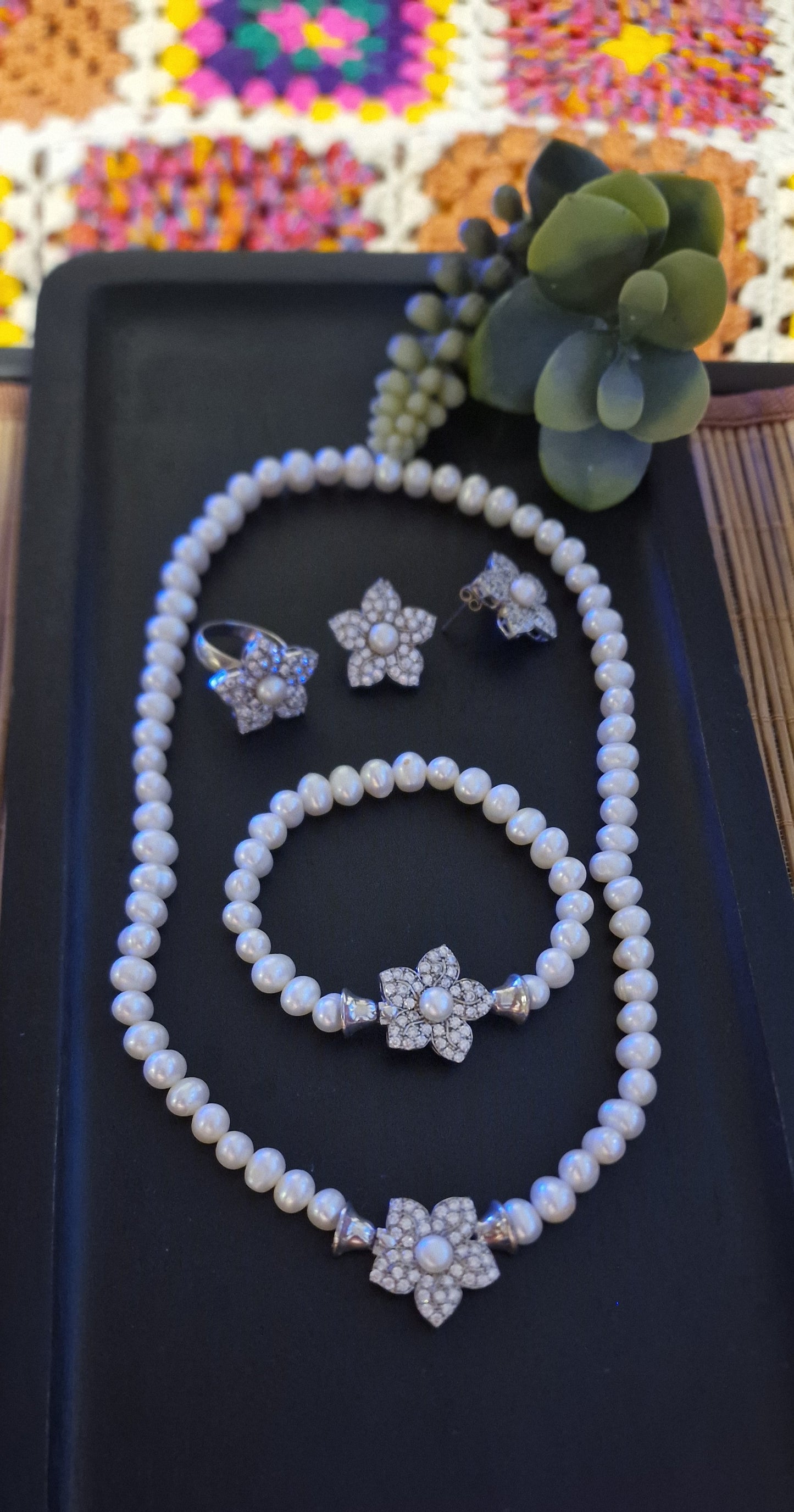 Schmuck-Set mit silberner Poolperle in der Mitte KYKB-1