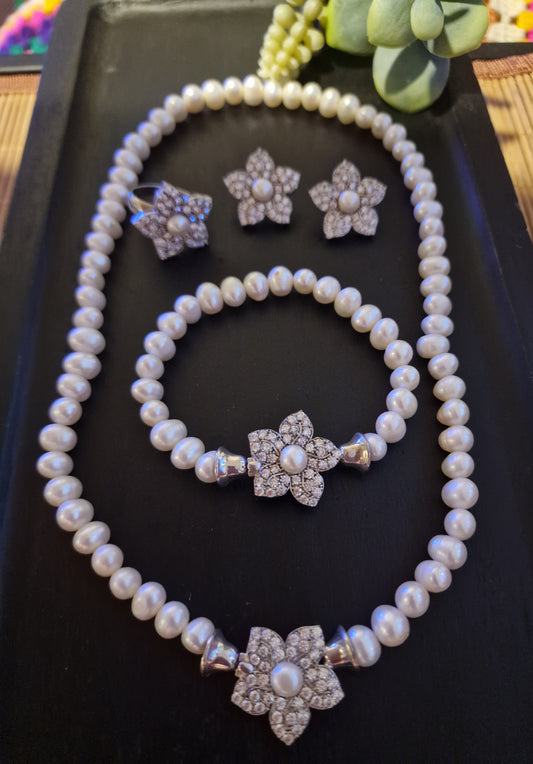 Schmuck-Set mit silberner Poolperle in der Mitte KYKB-1