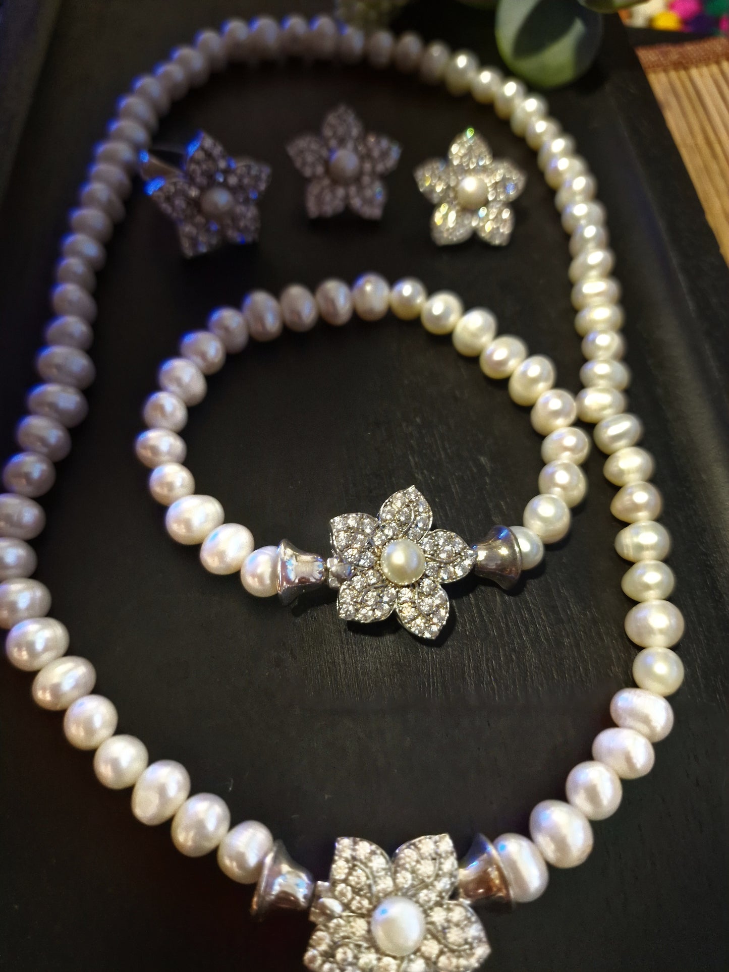 Schmuck-Set mit silberner Poolperle in der Mitte KYKB-1