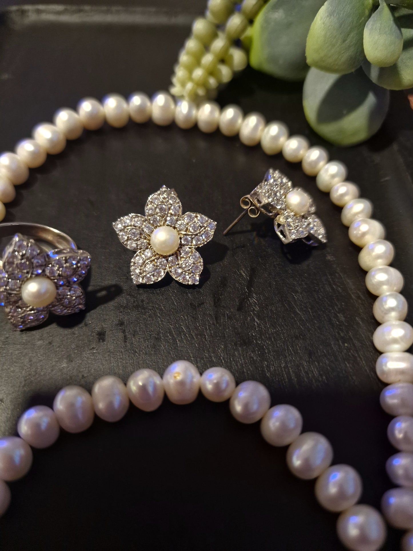 Schmuck-Set mit silberner Poolperle in der Mitte KYKB-1